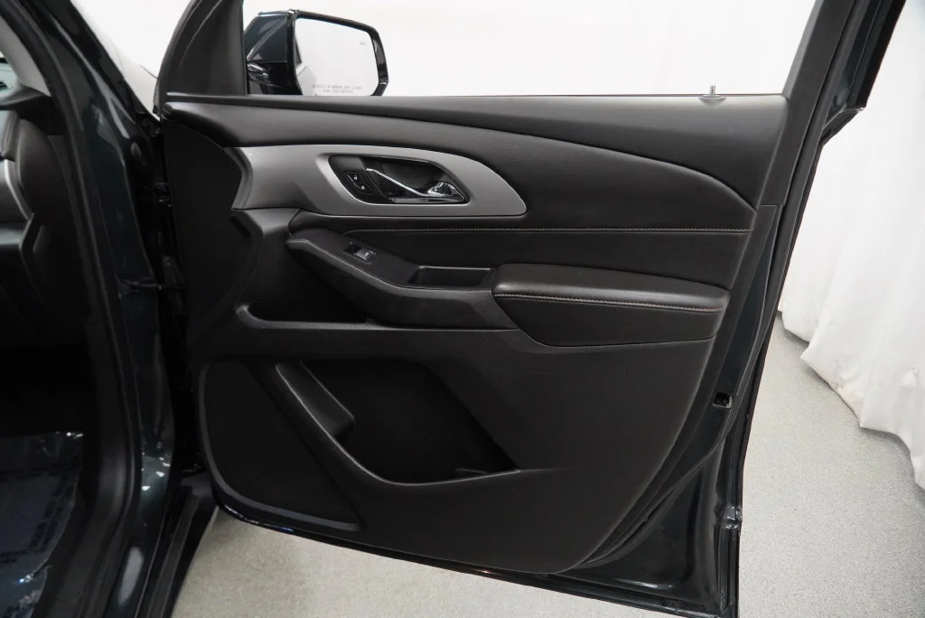 Certified Used 2018 GRAPHITE METALLIC Chevrolet LT Cloth image 40