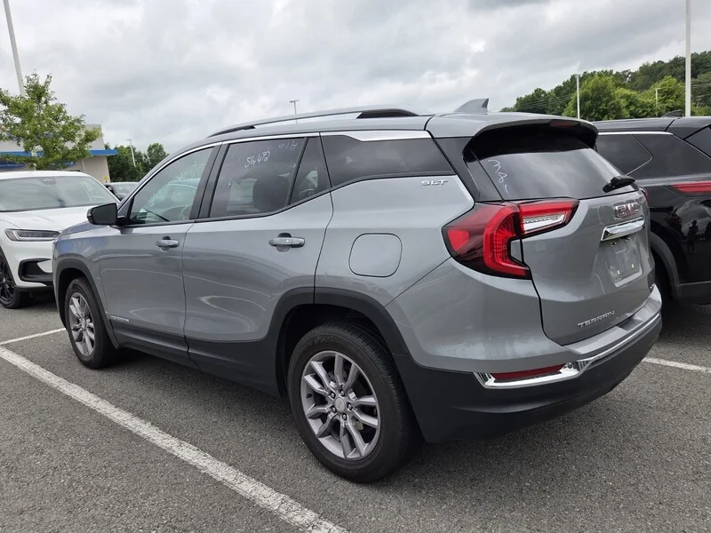 Used 2024 Sterling Metallic GMC SLT image 4