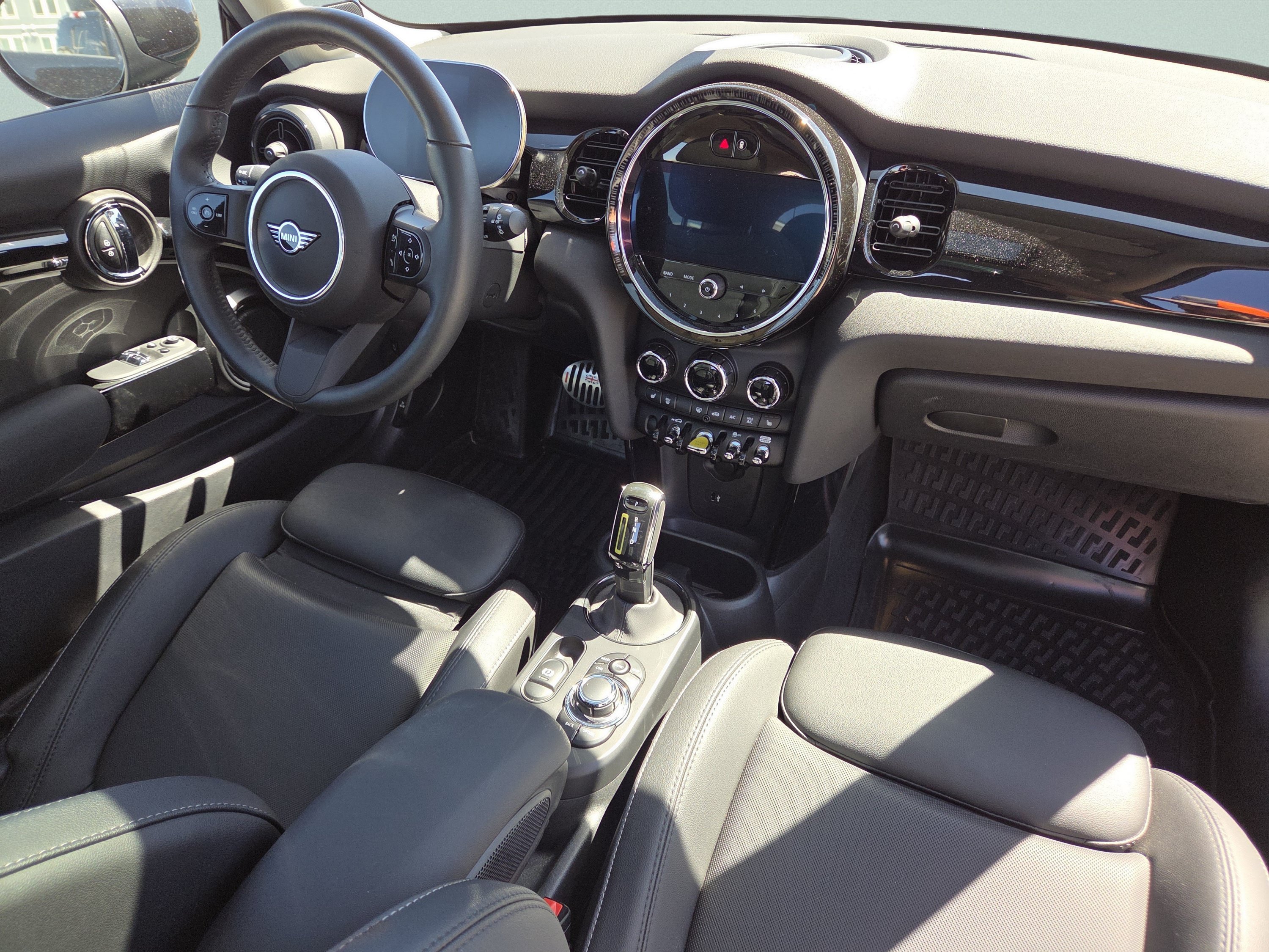 Used 2024 British Racing Green MINI Cooper SE image 29