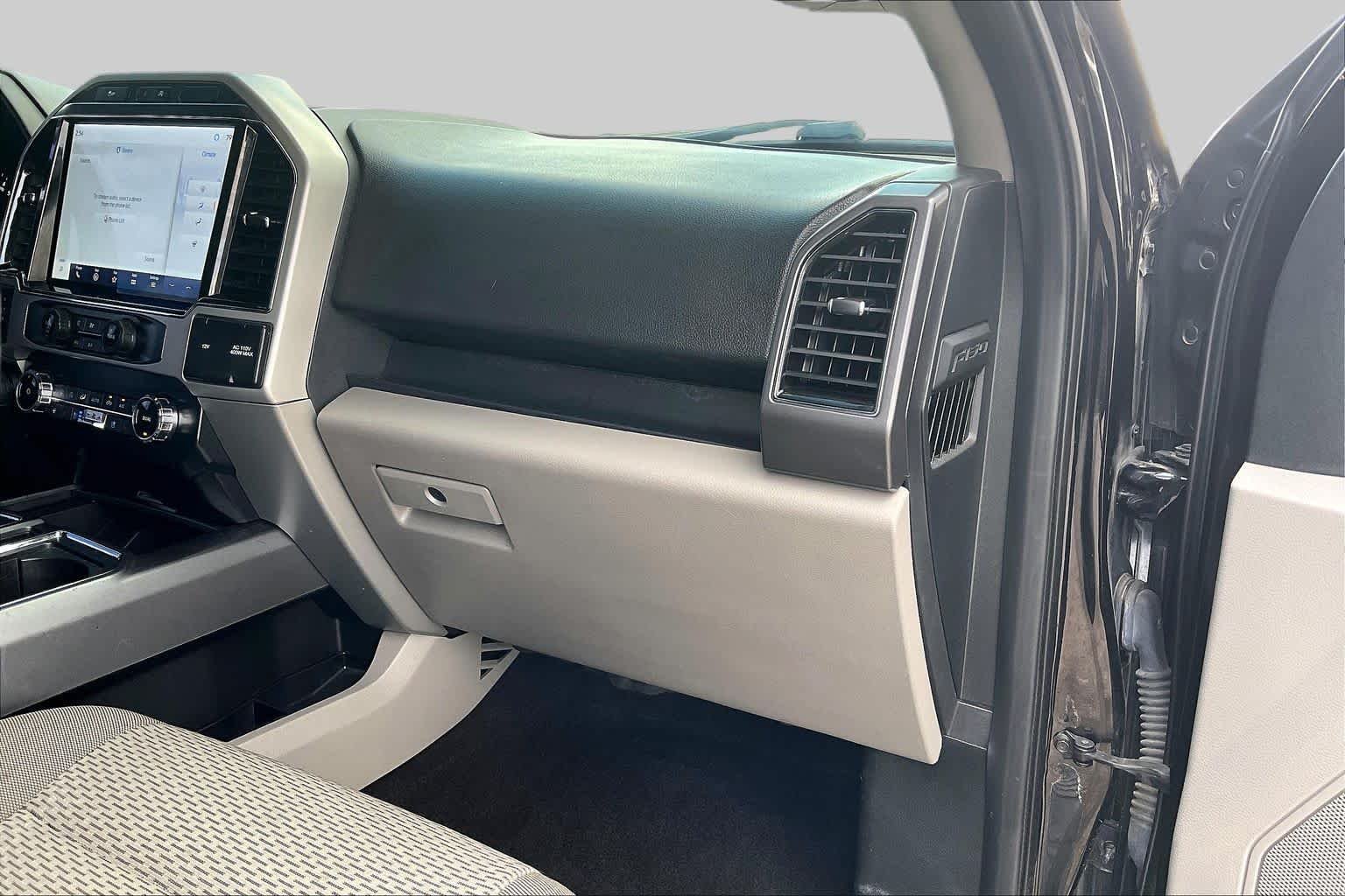 Used 2019 Agate Black Metallic Ford XLT image 18