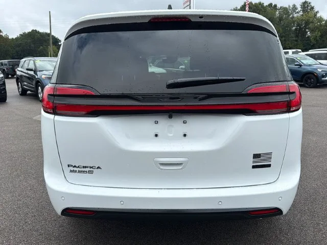 New 2027 White/off-white Chrysler Select image 20