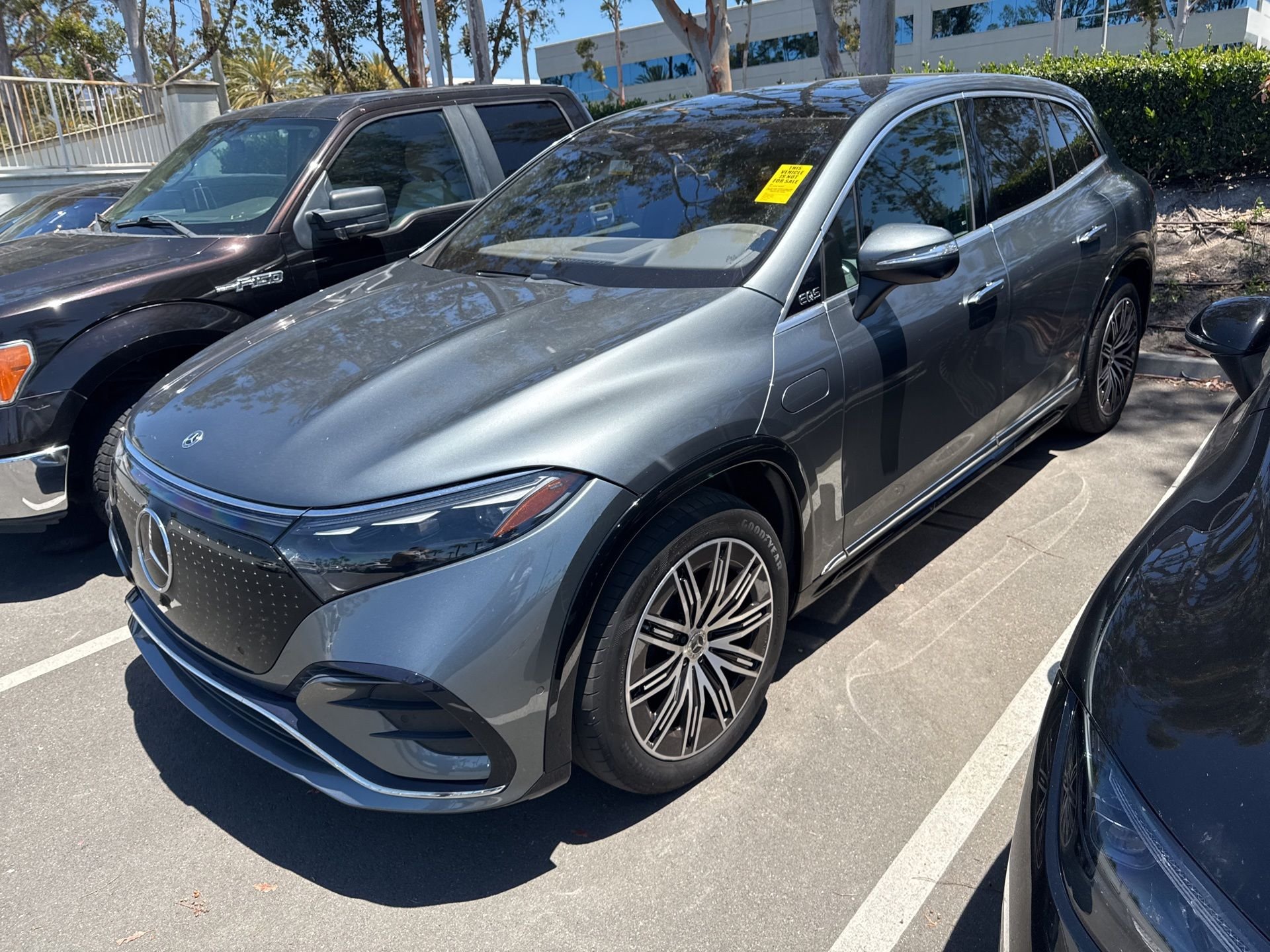 2023 Mercedes-Benz EQS SUV EQS 580 4MATIC's photo