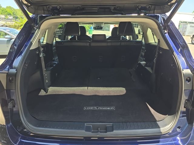Used 2023  Toyota XLE image 13