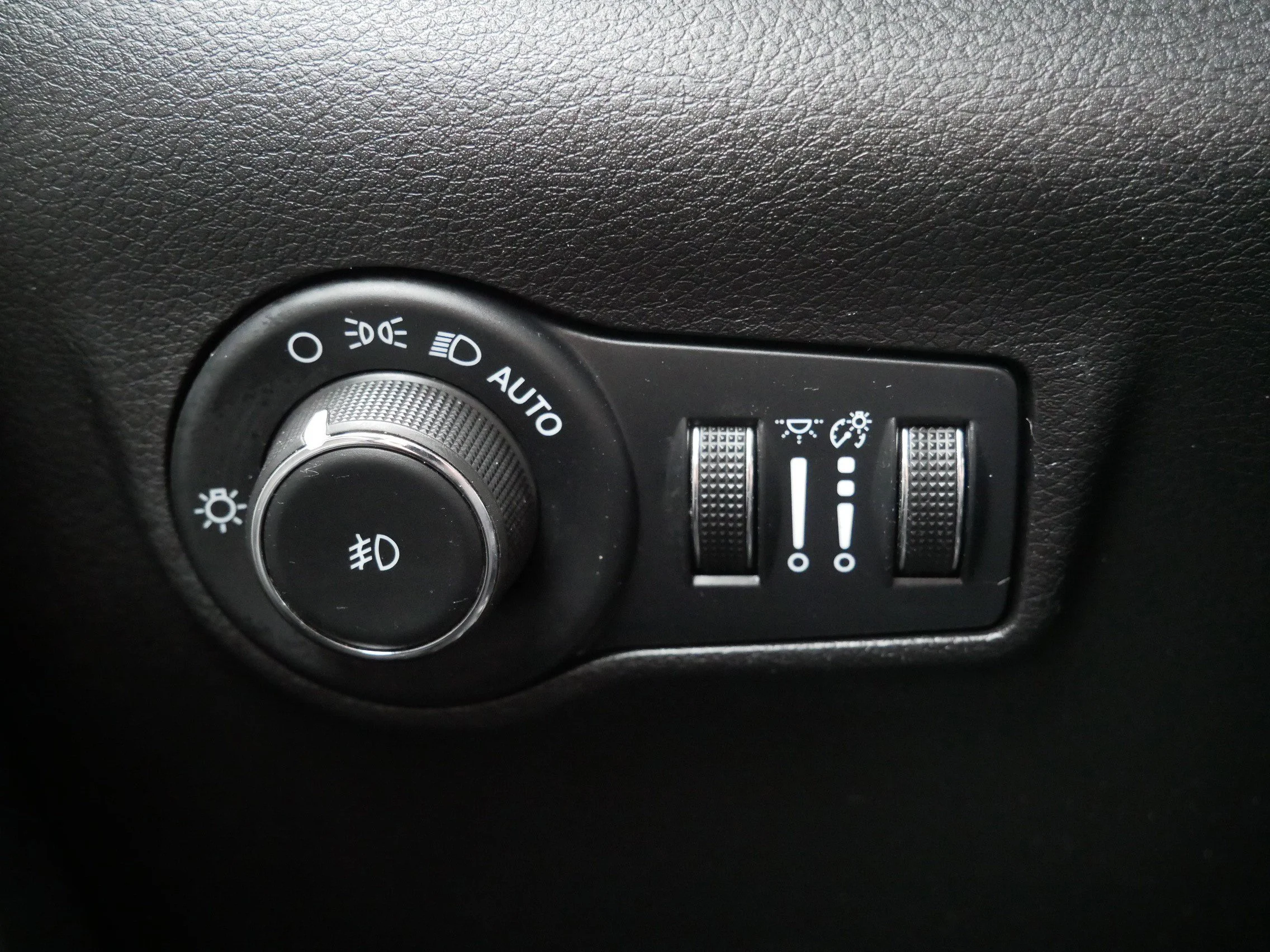 Certified Used 2024 Hydro Blue Pearlcoat Jeep Limited image 26