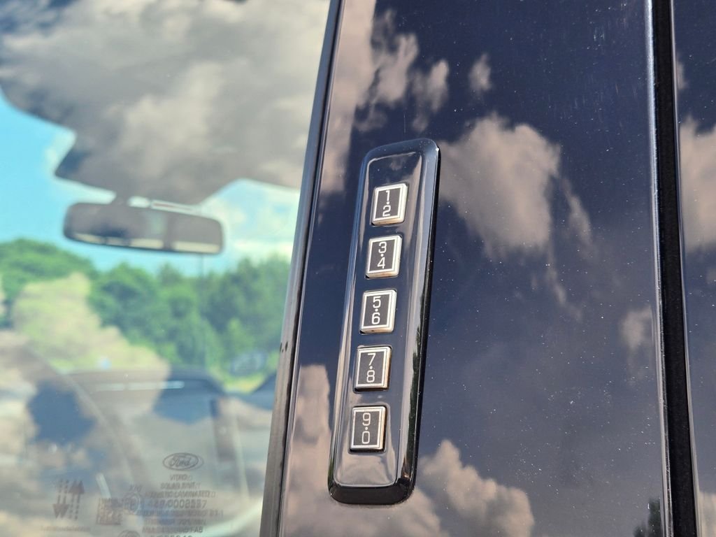 Used 2023  Ford King Ranch image 10