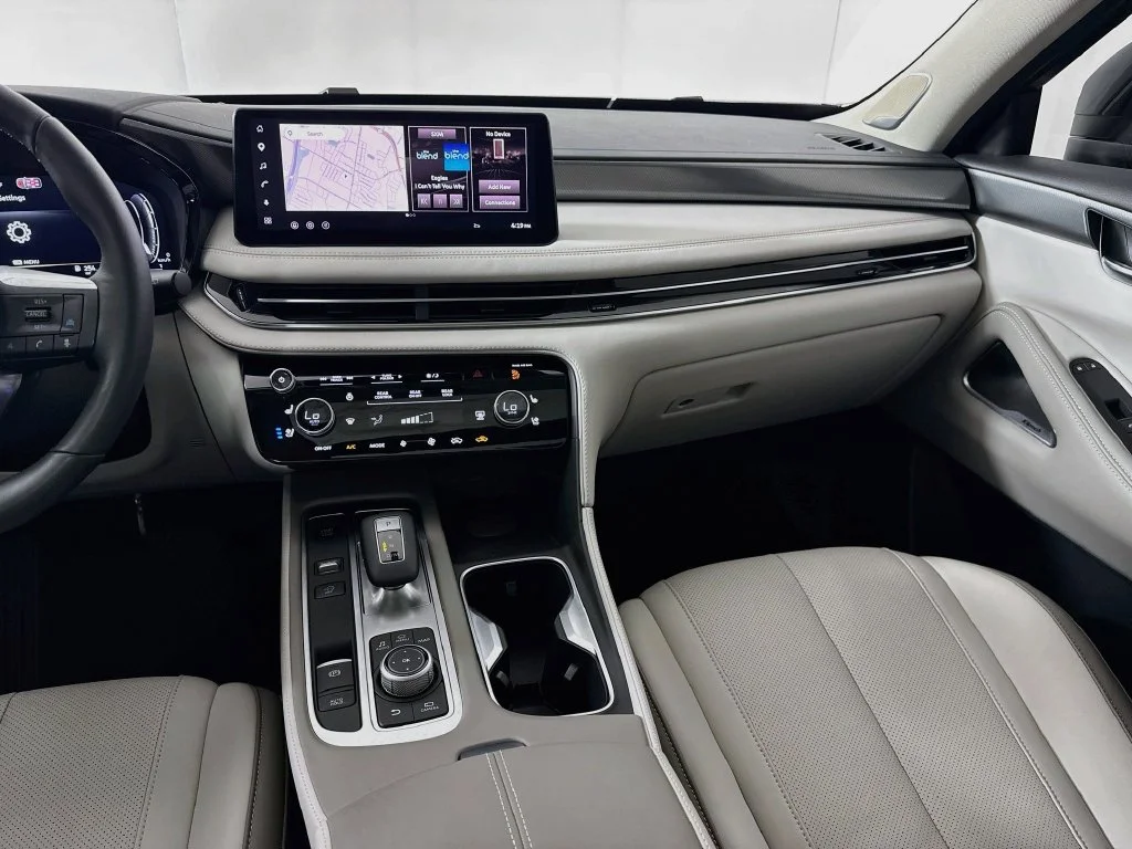 Certified Used 2027 White INFINITI LUXE image 32