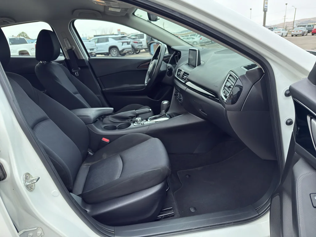 Used 2016 Snowflake White Pearl Mica Mazda i Sport image 17