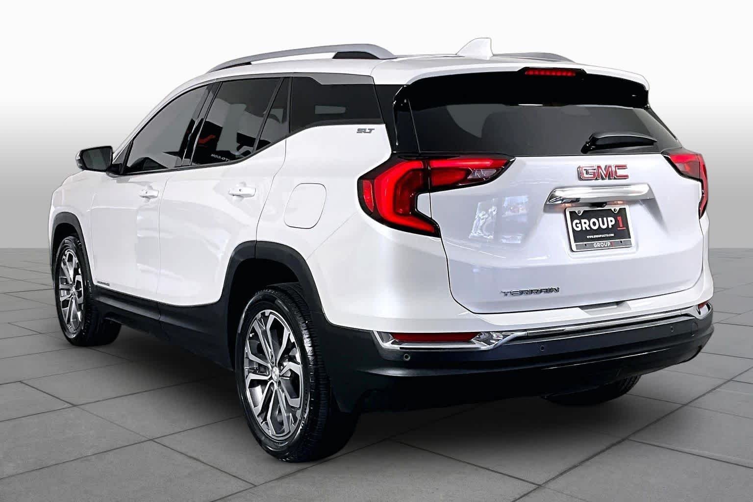 Used 2021 White Frost Tricoat GMC SLT image 12