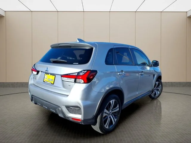 Used 2025 Black Mitsubishi 2.0 ES image 8