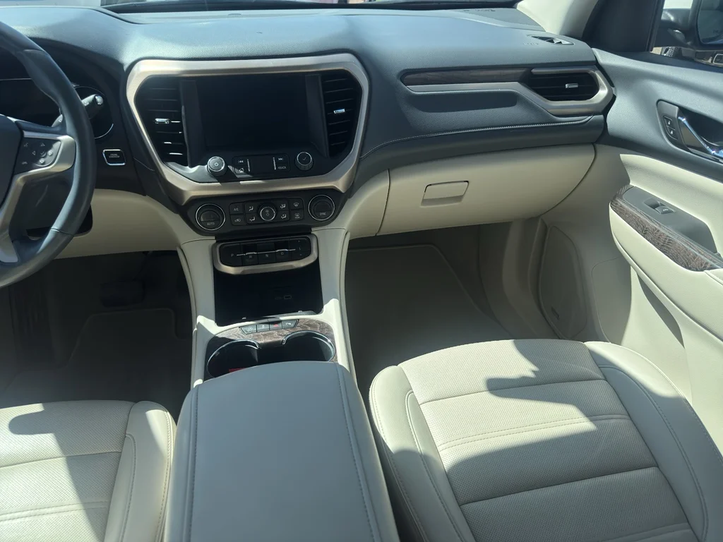 Used 2022 White Frost Tricoat GMC Denali image 20