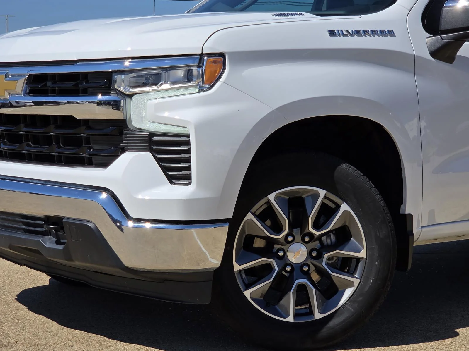 Used 2024 Summit White Chevrolet LT image 7