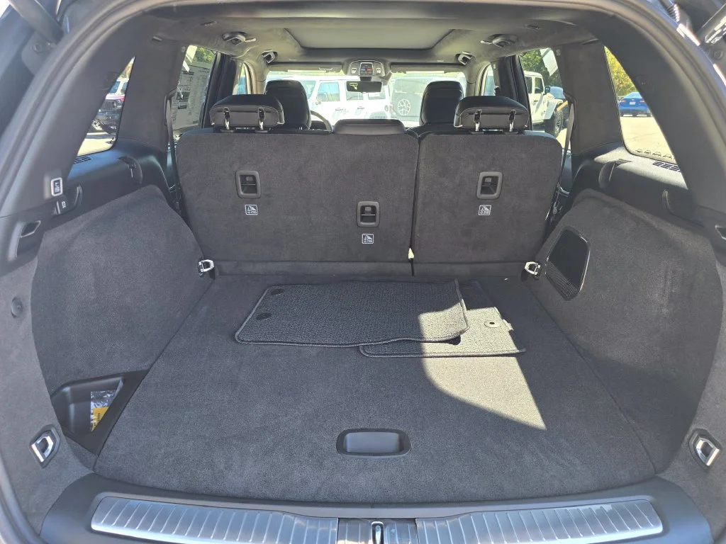 New 2027 Gray Jeep Summit image 13