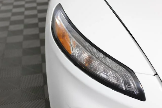 Used 2015 White Jeep Latitude image 26