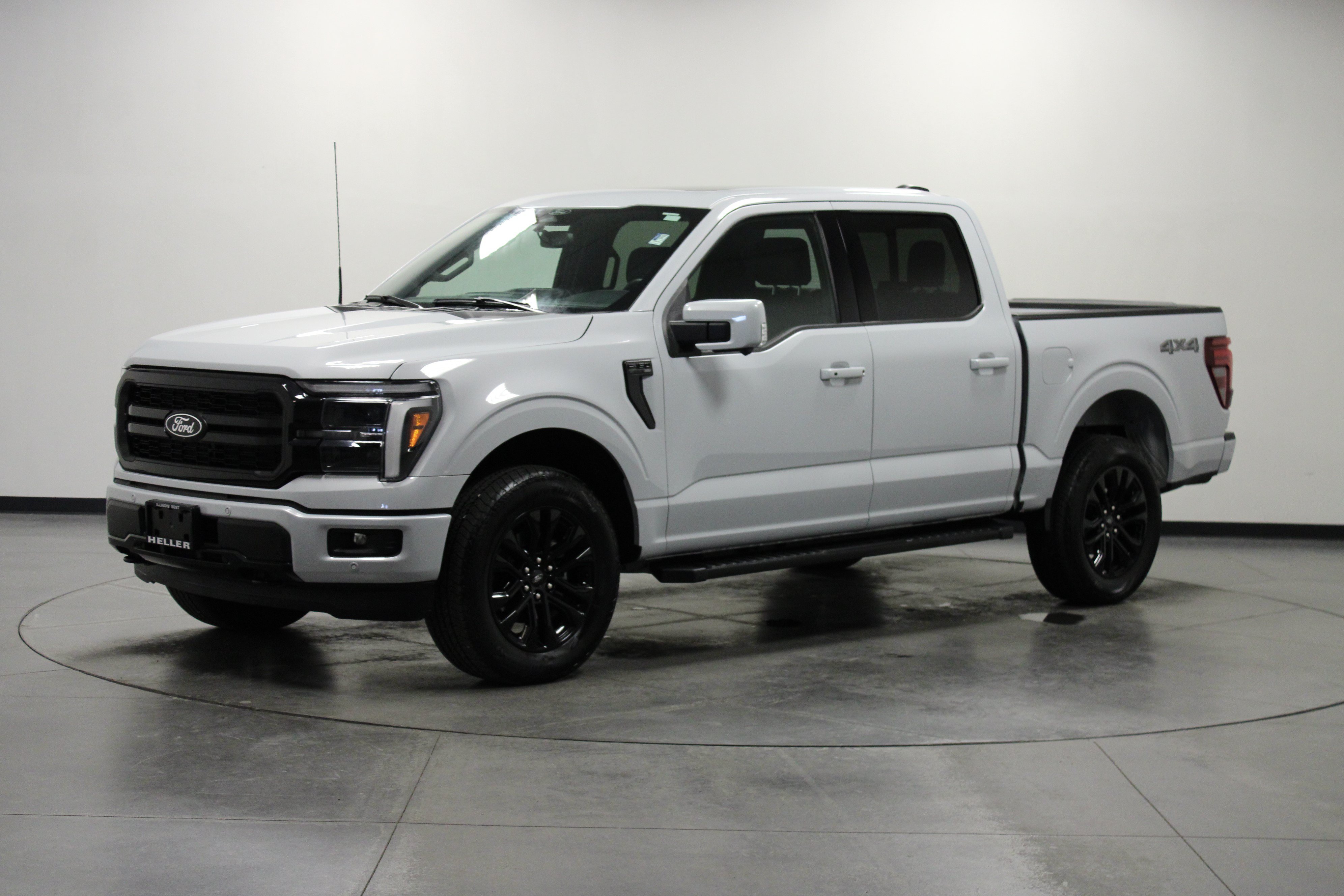 Used 2025 Space White Metallic Ford LARIAT image 8