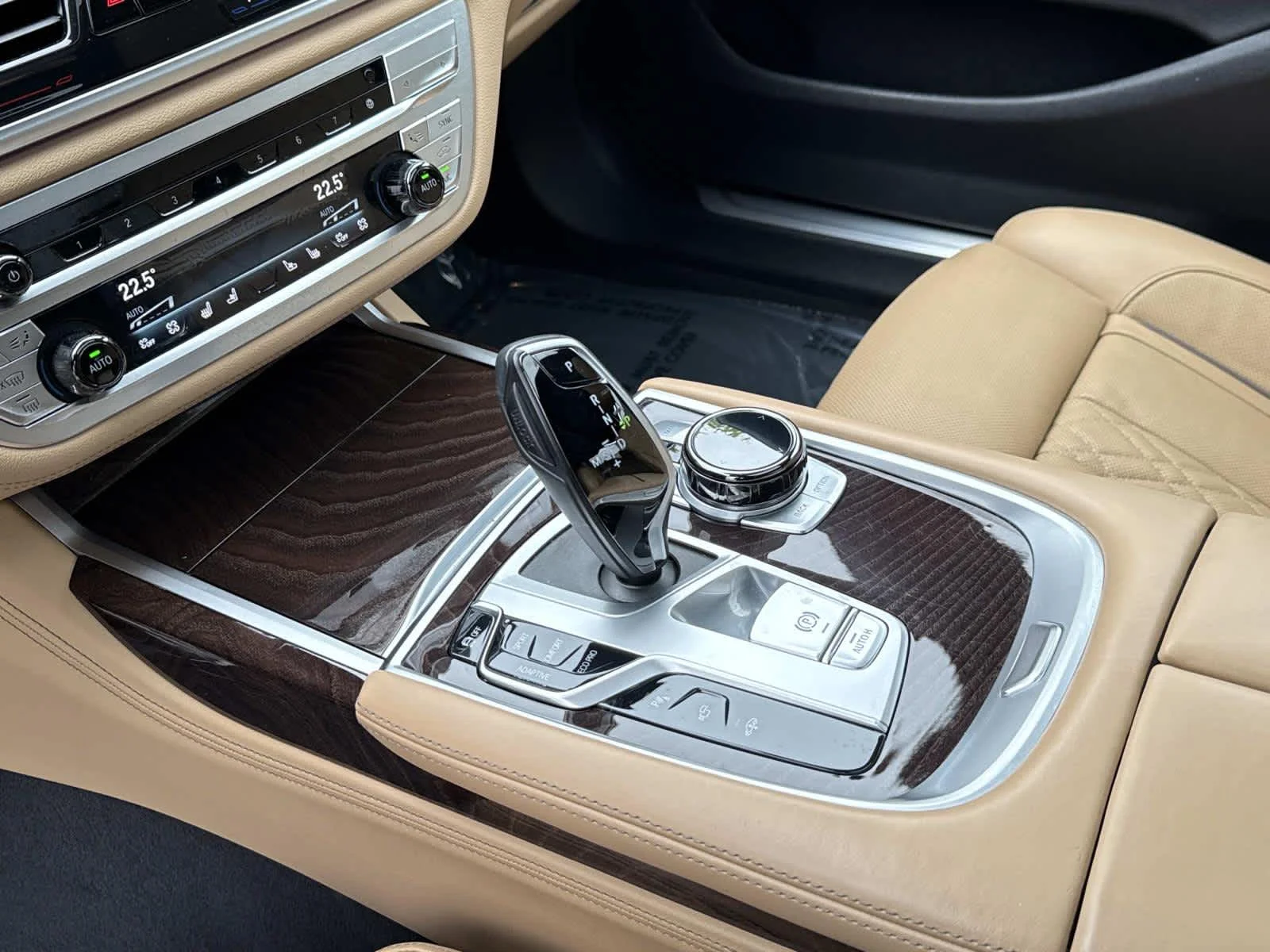Used 2022 Carbon Black Metallic BMW 740i xDrive image 21