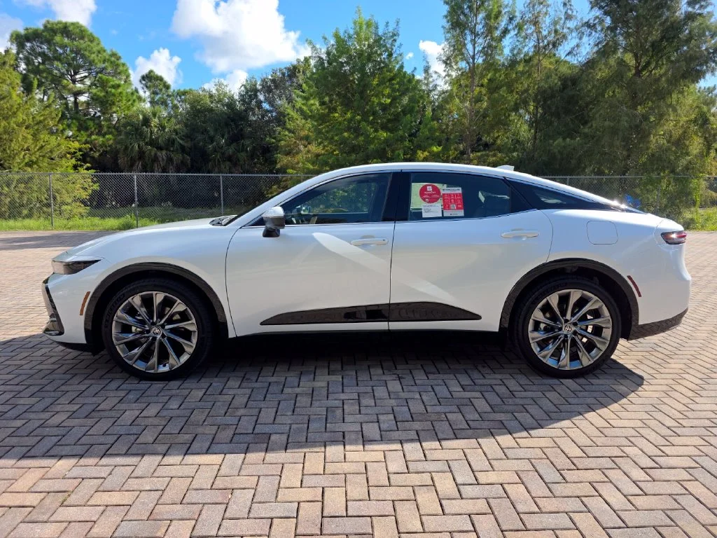 New 2027 Oxygen White <sup>1</sup> Toyota  Limited image 8