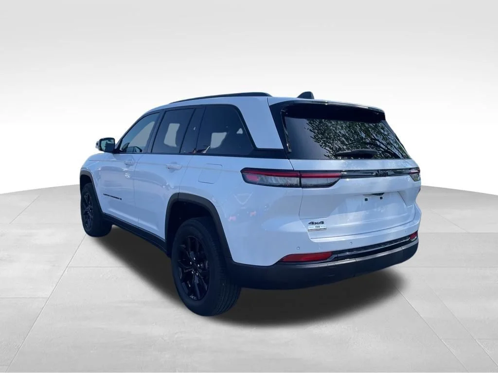 Used 2024 White Jeep Altitude image 3