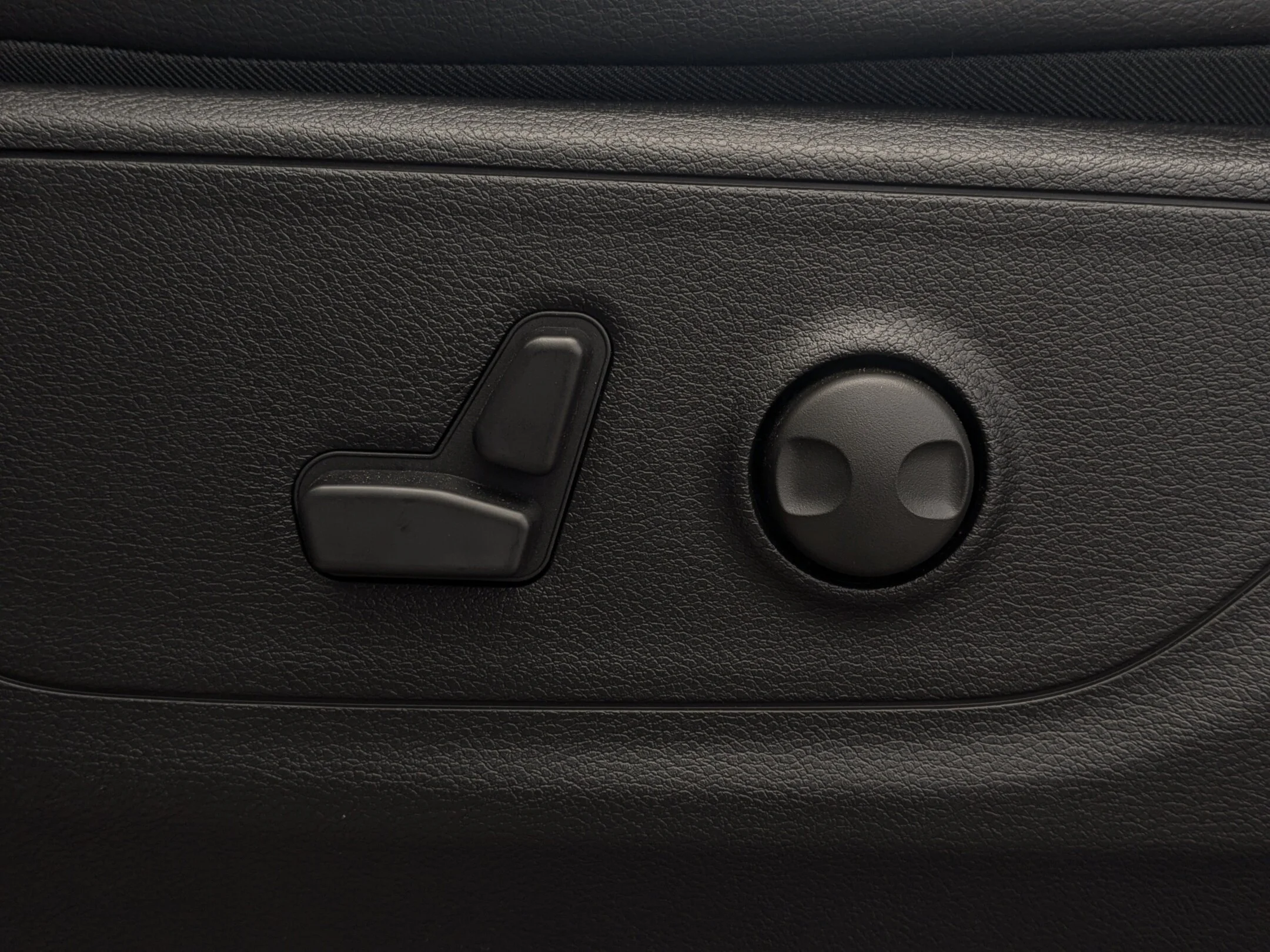 New 2026 Grey RAM Sport - - Night Edition - Level 1 Grp - Pano Sunroof - Harman/Kardon Audio & More! image 13