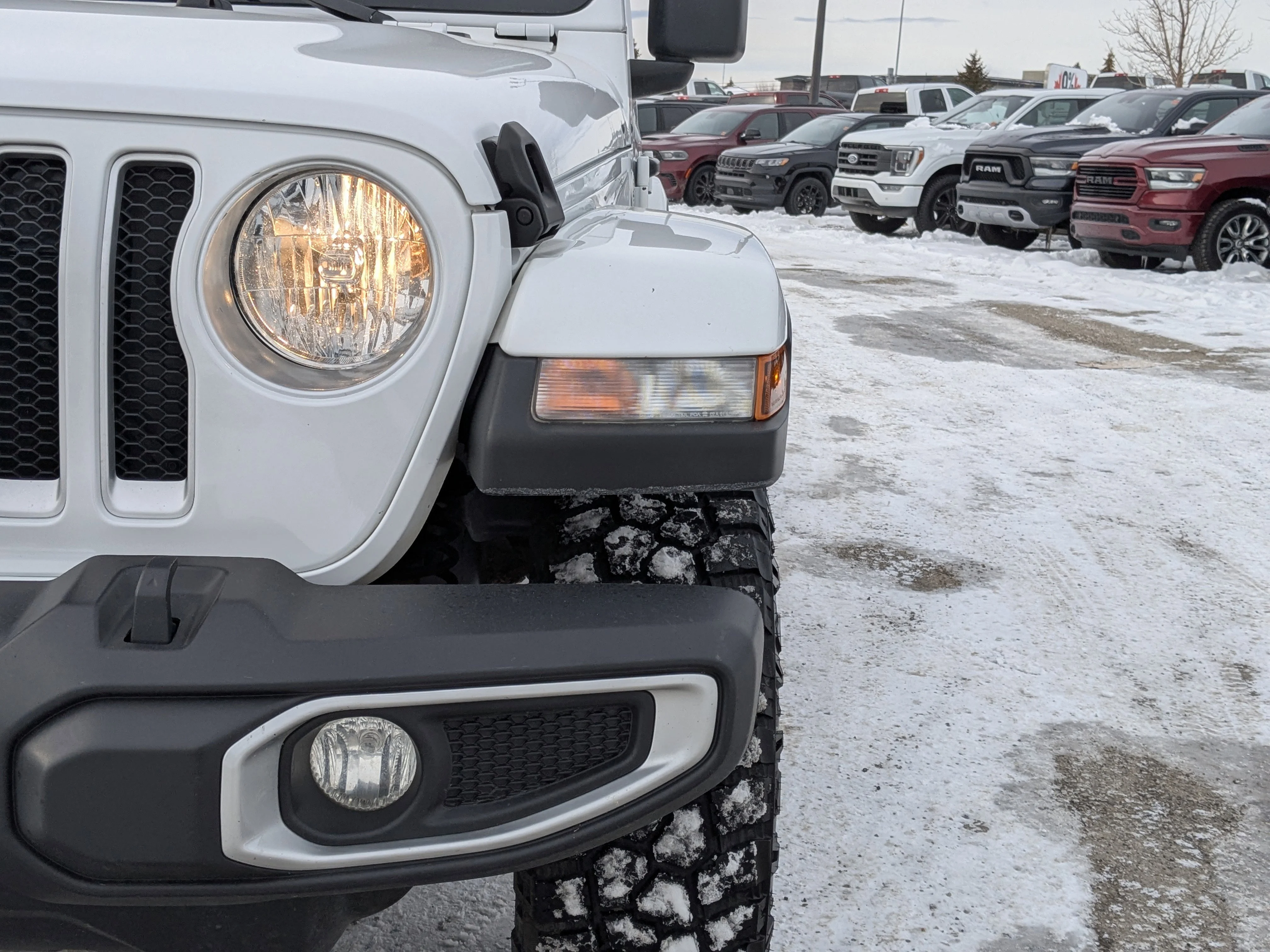 Used 2022 White Jeep Unlimited Sahara - Cold Weather Grp - Leather - Alpine Audio - Remote Start & More image 10