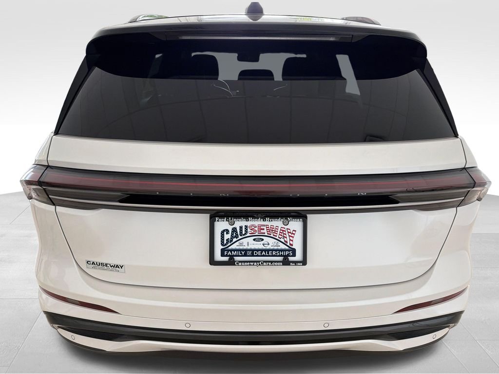 Used 2024 White Lincoln Reserve image 6