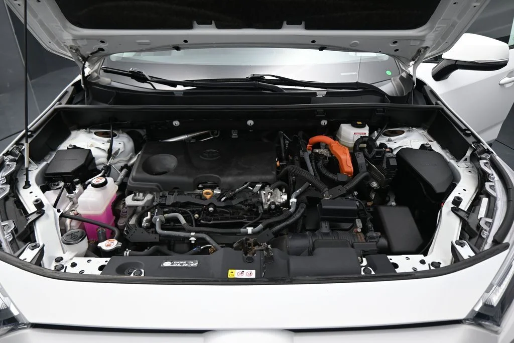 Used 2022 White Toyota XLE image 28
