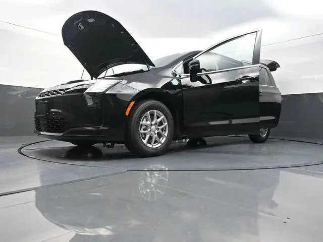 New 2027 Diamond Black Crystal Pearl-Coat Exterior Paint Chrysler Select image 30