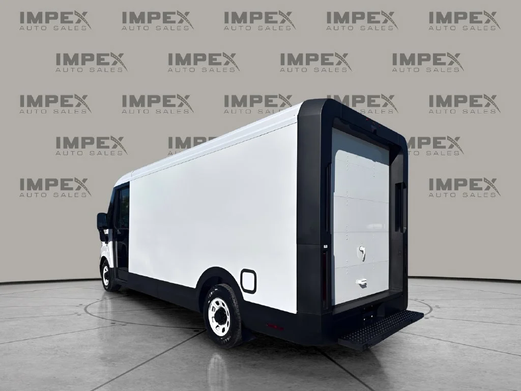 Used 2025 White Chevrolet 600 image 3