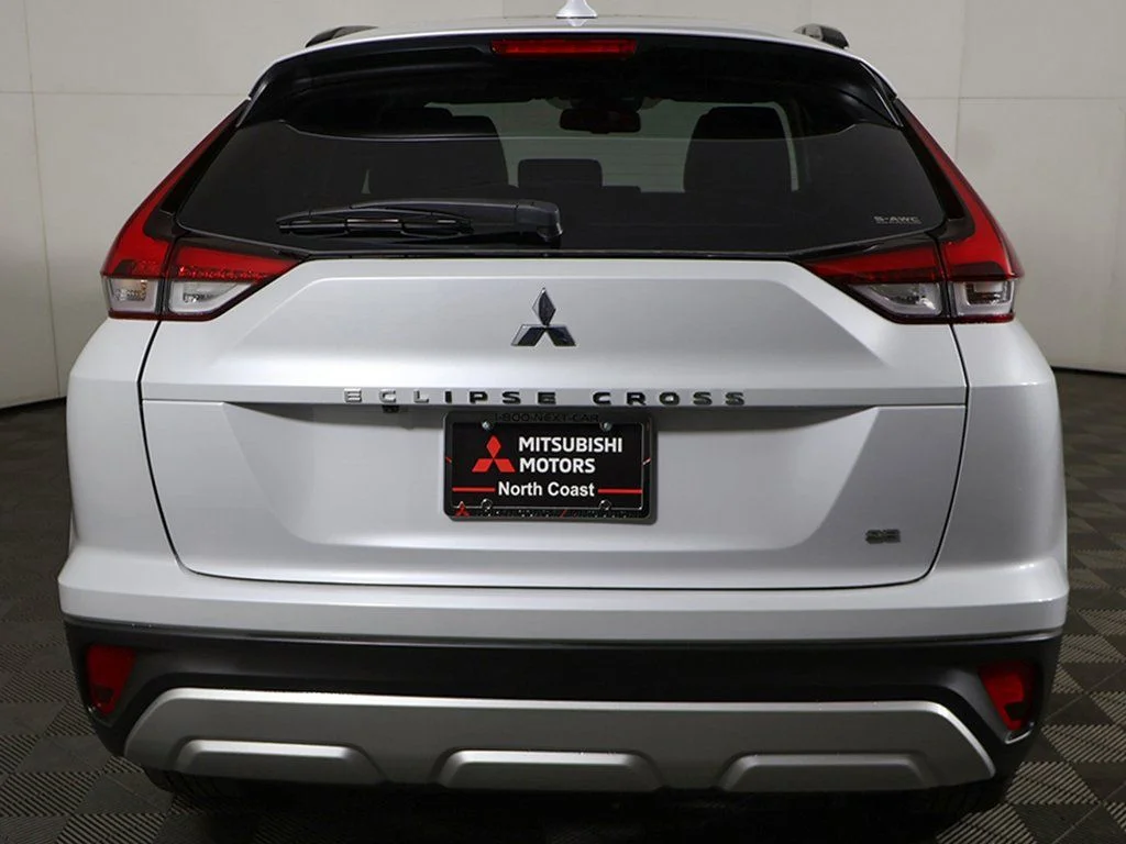 New 2026 White Mitsubishi SE image 13