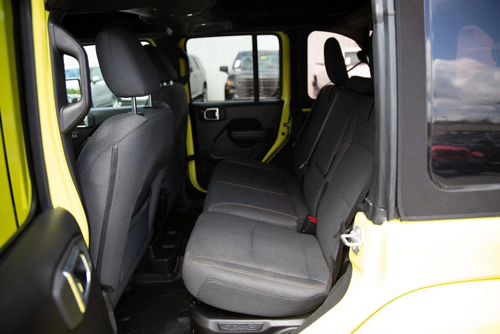 Used 2024 High Velocity Clearcoat Jeep Sport S image 21