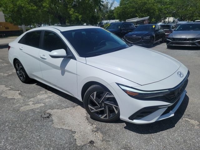 2025 Hyundai Elantra 2.0 SEL Convenience IVT's photo