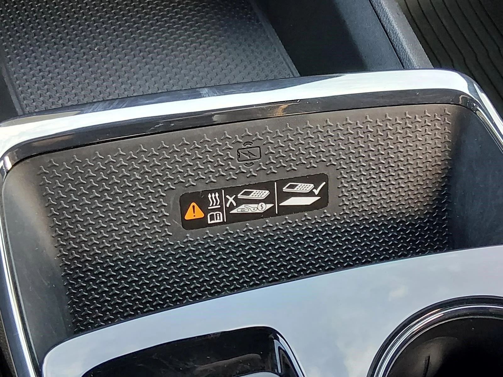 Used 2025 Sterling Gray Metallic Chevrolet AWD RS image 25