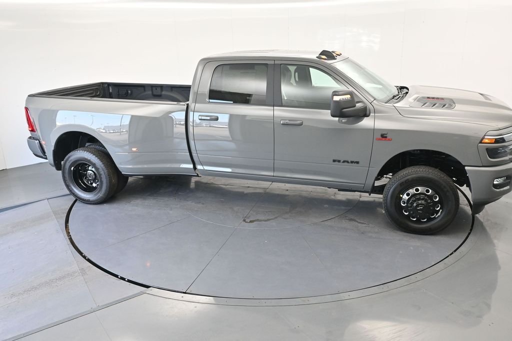 New 2026 Ceramic Gray Clear-Coat Exterior Paint RAM Laramie image 25
