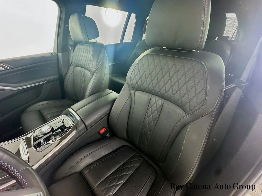 Used 2024 Gray BMW M60i image 22