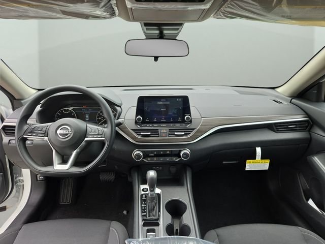 New 2026 White Nissan 2.5 SV image 2