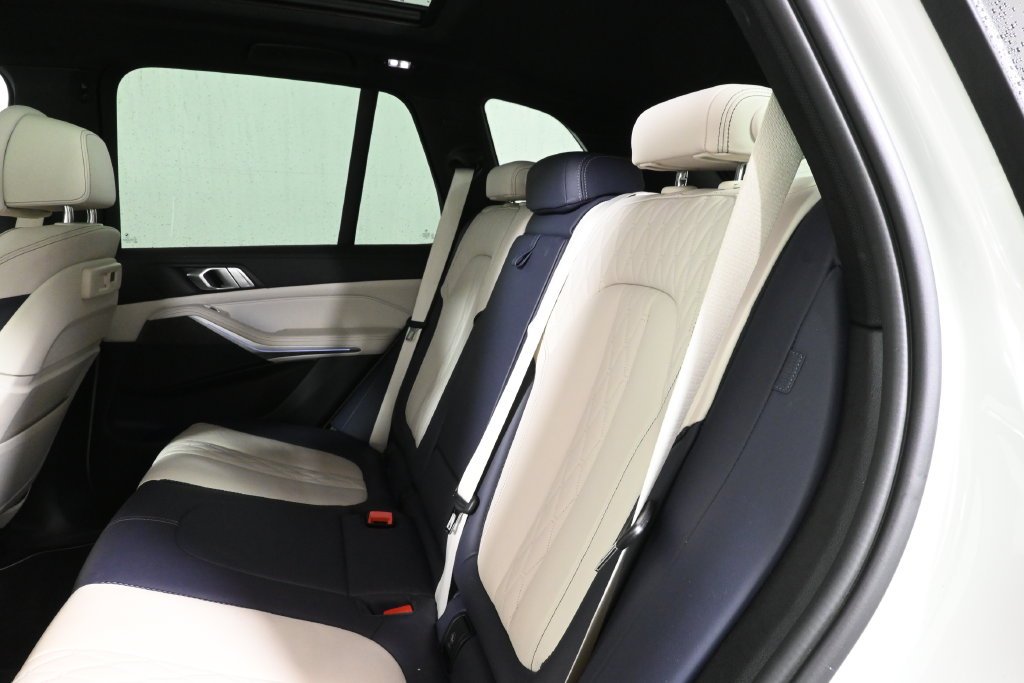 Used 2022 White BMW xDrive40i image 6