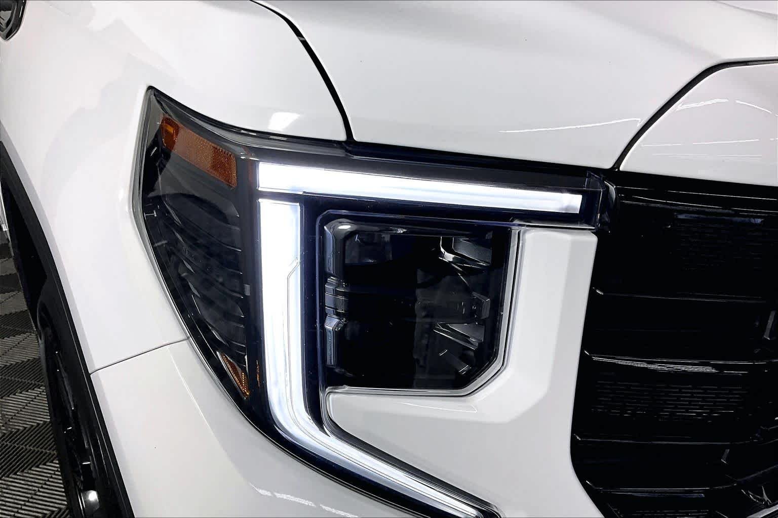 Used 2023 Summit White GMC Elevation image 28