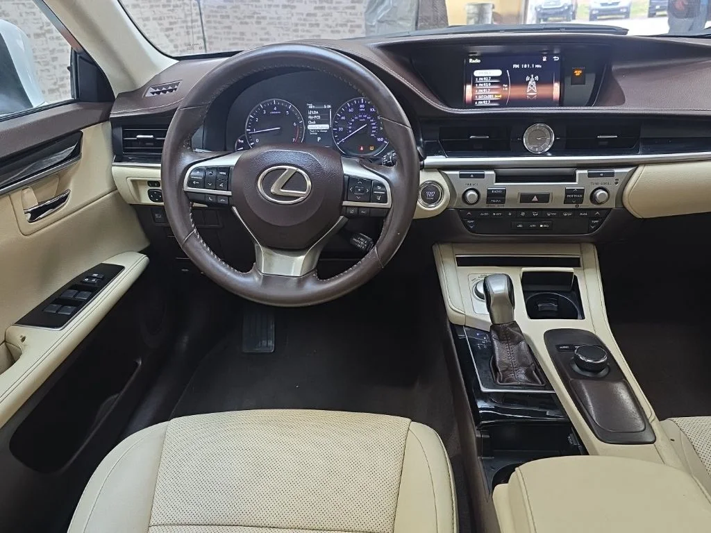 Used 2018 White Lexus 350 image 15