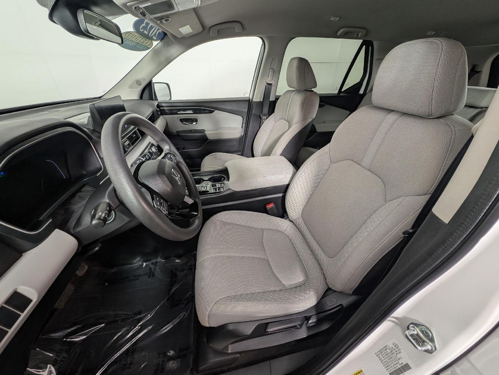 2023 Honda Pilot LX - Photo 15