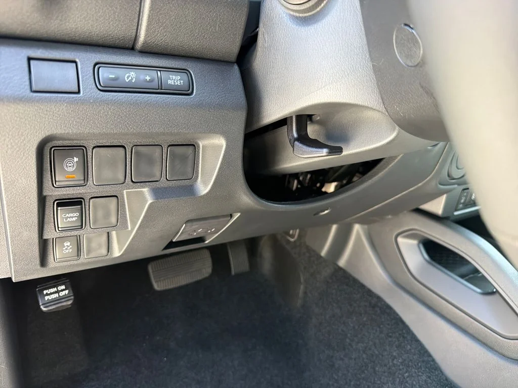 New 2026 Glacier White Nissan Crew Cab SV image 19