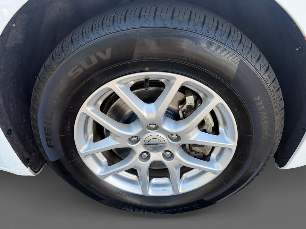 Used 2024 White Chrysler Touring L image 15