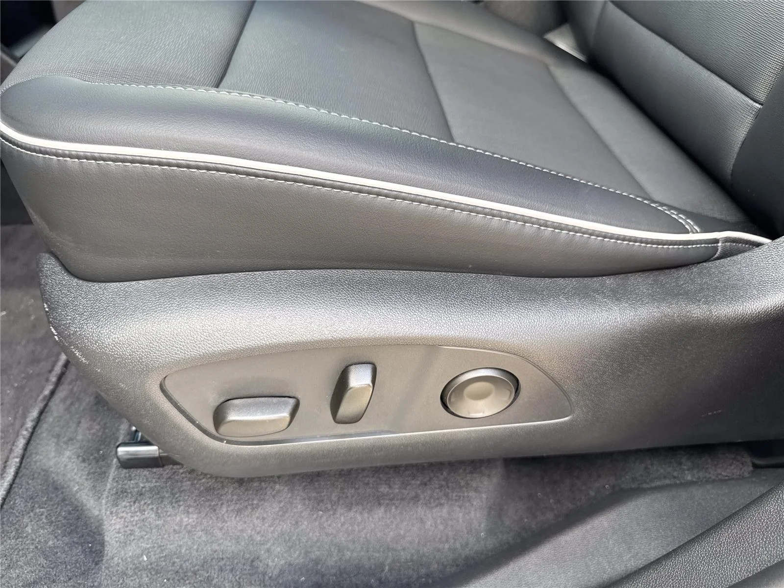 Used 2026 Moonstone Gray Metallic Buick Preferred image 14