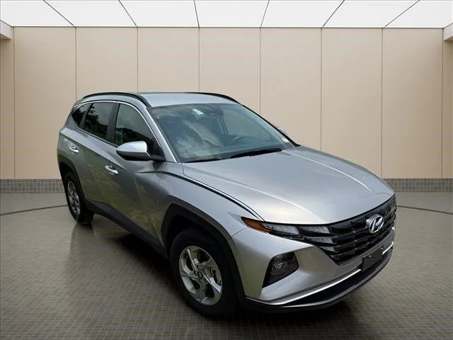 Used 2024 Silver Hyundai SEL image 9
