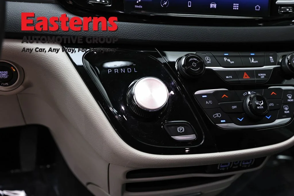 Used 2024 White Chrysler Touring L image 13
