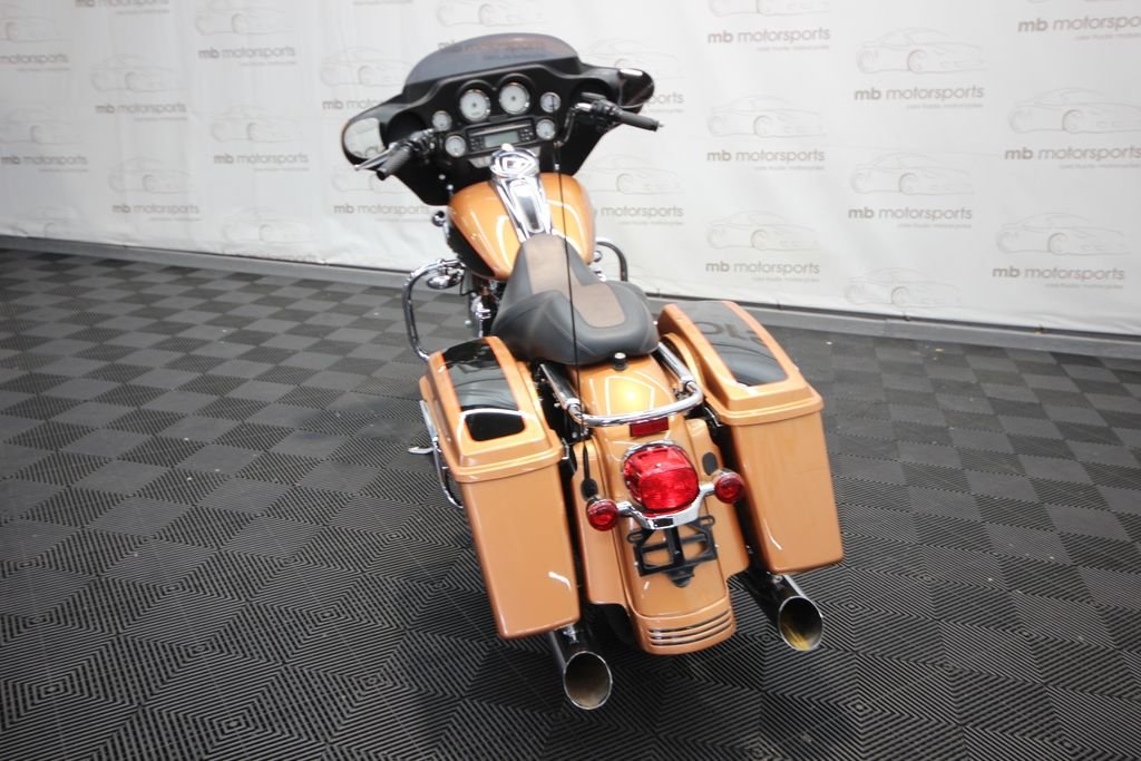 Used 2008 Brown Harley-Davidson FLHX image 6