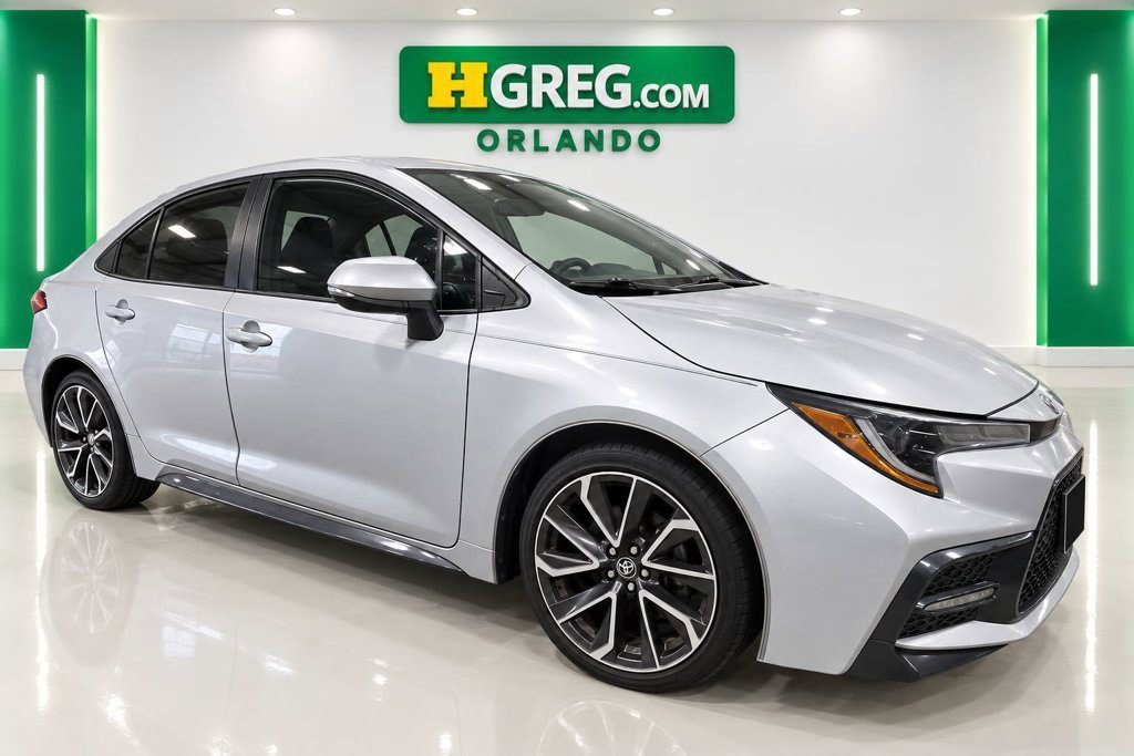 Used 2020 Classic Silver Metallic Toyota SE image 3