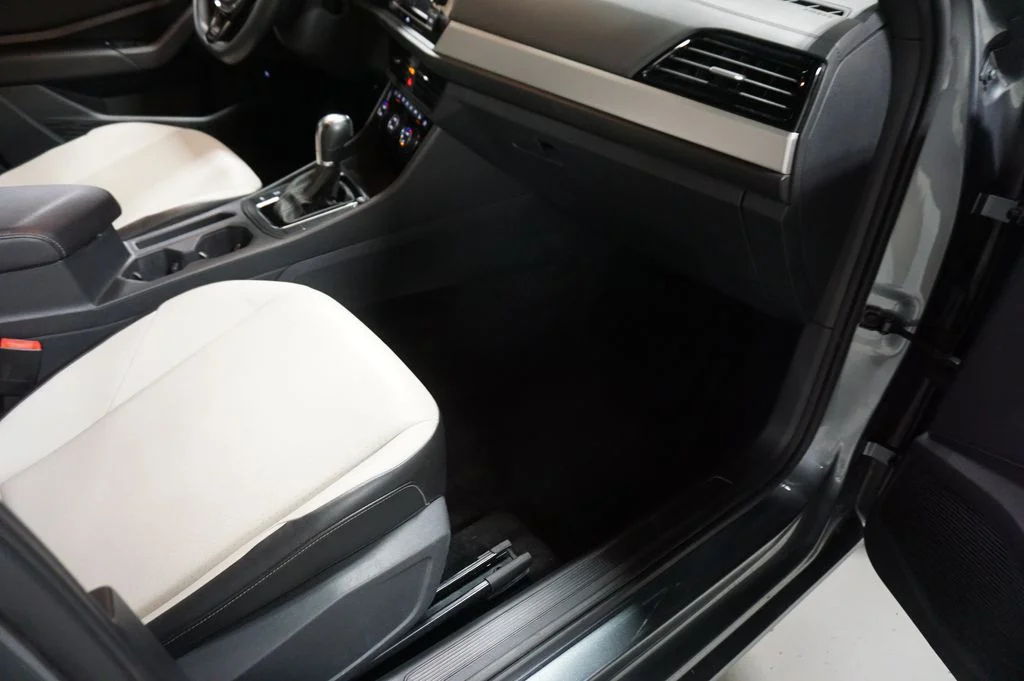 Used 2019 Platinum Gray Metallic Volkswagen R-Line image 33
