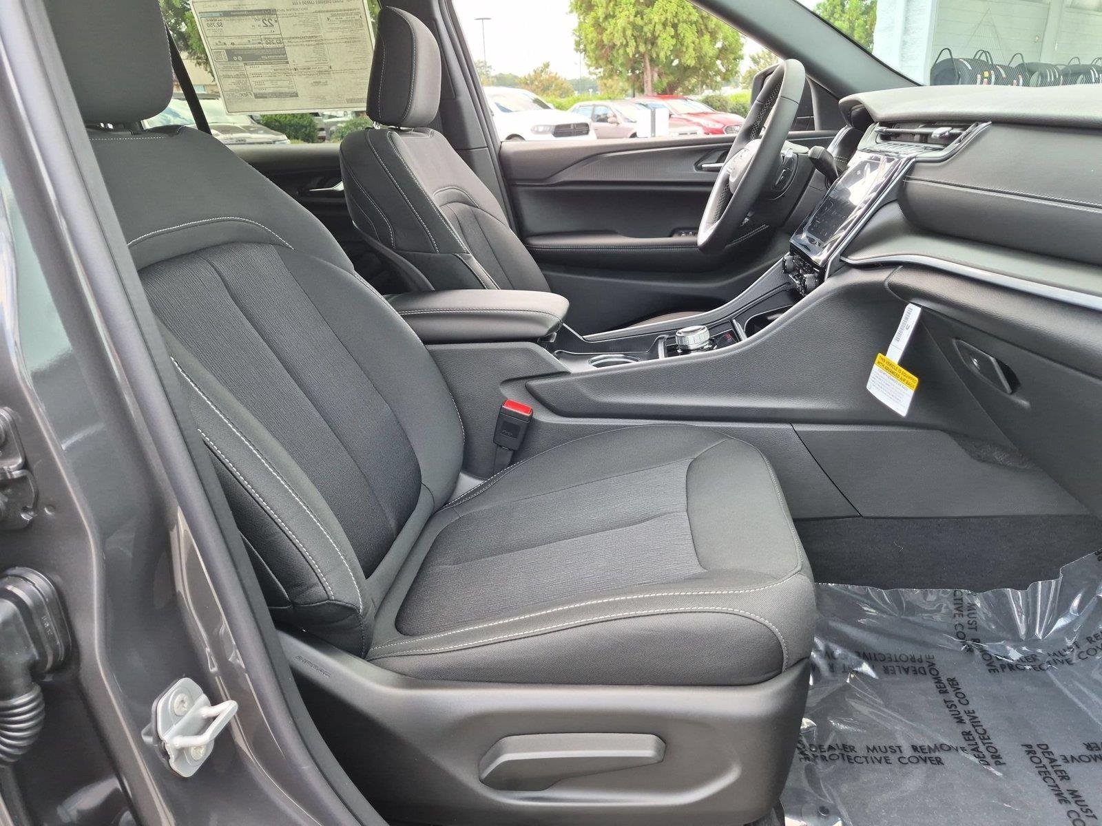 New 2026 Baltic Gray Metallic Clear-Coat Exterior Paint Jeep Laredo X image 35