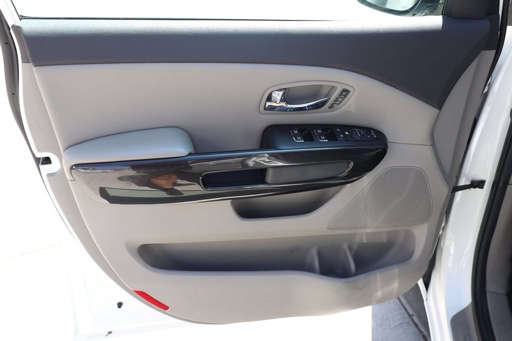 Used 2016 Snow White Pearl Kia EX image 10