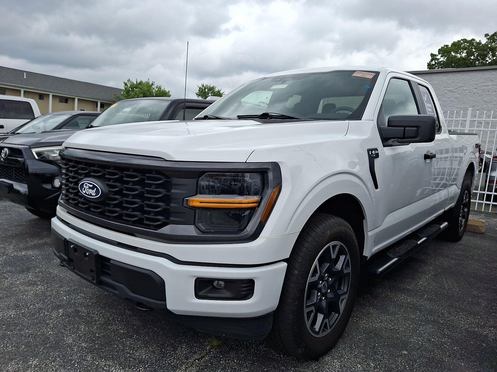 Certified Used 2023 Oxford White Ford XL image 3