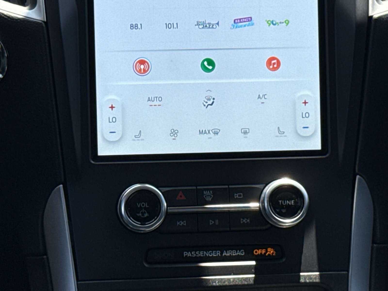 Used 2022 White Ford SEL image 23